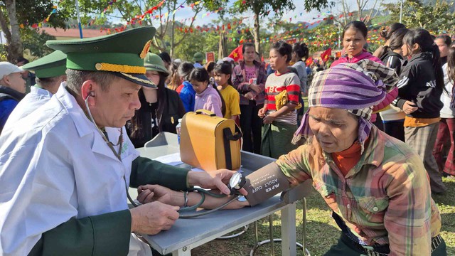 Chuyện tử tế: Ấm l&ograve;ng với xu&acirc;n bi&ecirc;n ph&ograve;ng- Ảnh 3.