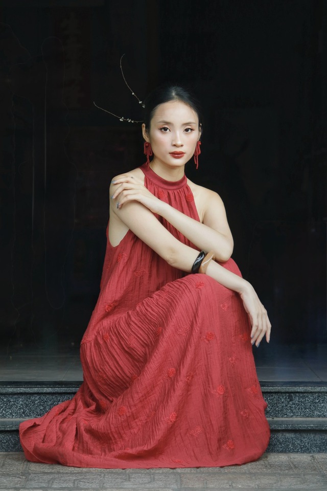 Bí quyết diện đồ thanh thoát và đầy phong cách với đầm suông- Ảnh 3.