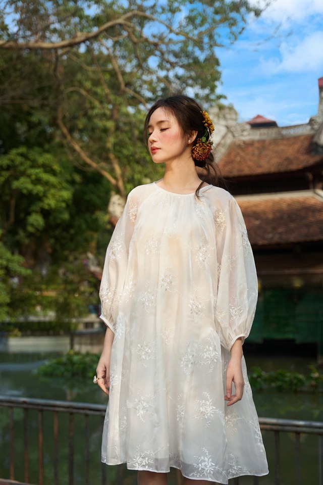 Bí quyết diện đồ thanh thoát và đầy phong cách với đầm suông- Ảnh 4.