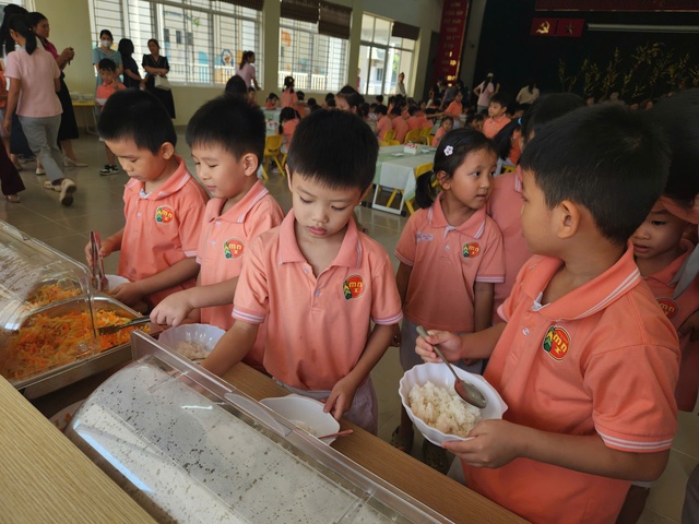Nấu ăn cho trẻ phải như nấu cho chính gia đình mình - Ảnh 1.