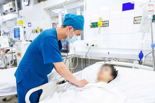 Đang học bỗng khó thở: Nhập viện phát hiện sốt xuất huyết biến chứng tan huyết - Ảnh 1.