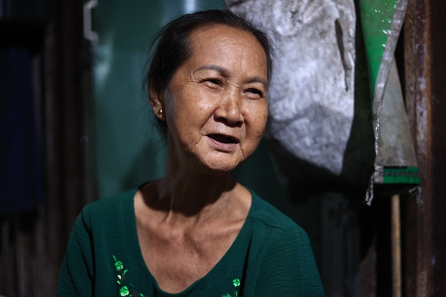 X&oacute;m ve chai ở TP.HCM: 'Năm nay t&ocirc;i cũng chờ m&agrave; chưa thấy ai cho'- Ảnh 5.