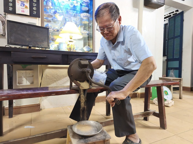 Người giữ bí kíp thuốc nhuộm răng đen- Ảnh 5. Người giữ bí kíp thuốc nhuộm răng đen- Ảnh 5.