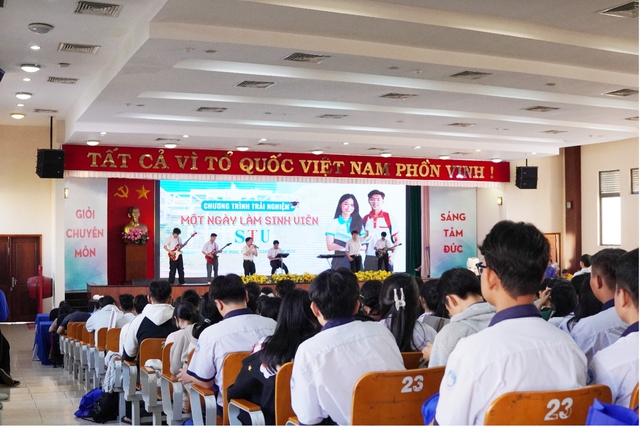 Trải nghiệm &lsquo;Một ng&agrave;y l&agrave;m sinh vi&ecirc;n STU&rsquo; tại trường Đại học C&ocirc;ng nghệ S&agrave;i G&ograve;n - Ảnh 1.