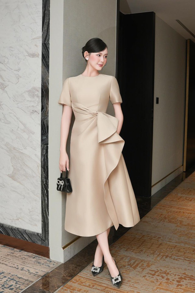 Váy chiết eo tạo nên vòng 2 thon gọn và quyến rũ- Ảnh 2.