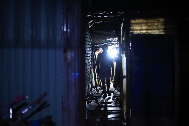 X&oacute;m ve chai ở TP.HCM: 'Năm nay t&ocirc;i cũng chờ m&agrave; chưa thấy ai cho'- Ảnh 1.