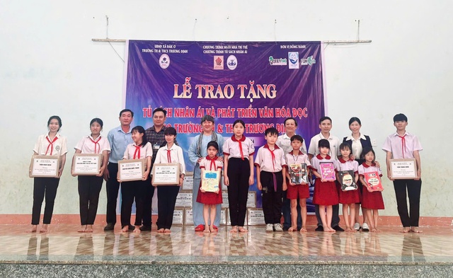 Tủ s&aacute;ch Nh&acirc;n &aacute;i trao tặng 34 Tủ s&aacute;ch cho Trường miền n&uacute;i tỉnh Đồng Nai - Ảnh 3.