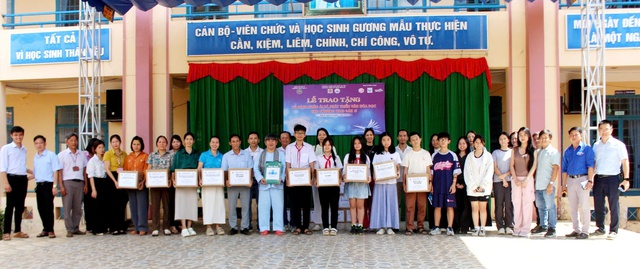 Tủ s&aacute;ch Nh&acirc;n &aacute;i trao tặng 34 Tủ s&aacute;ch cho Trường miền n&uacute;i tỉnh Đồng Nai - Ảnh 1.