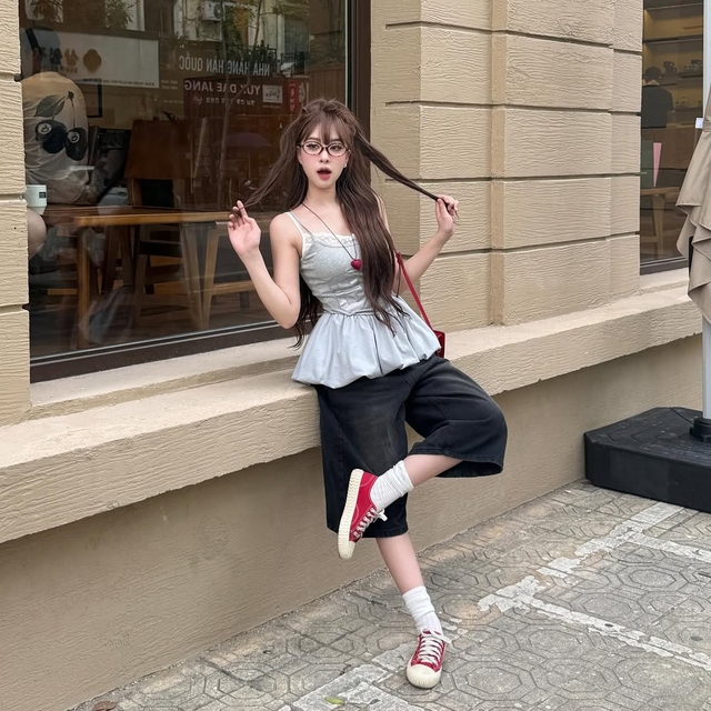 Jeans lửng phối kính mắt, đơn giản nhưng vẫn chiếm trọn ánh nhìn - Ảnh 2.