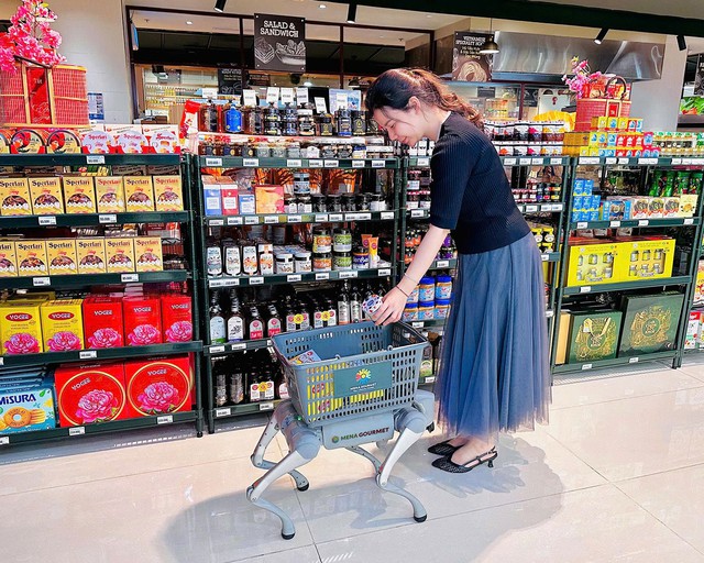 Menas Group ti&ecirc;n phong sử dụng &lsquo;trợ l&yacute; ảo thực thể&rsquo; với cặp đ&ocirc;i robot  - Ảnh 1.