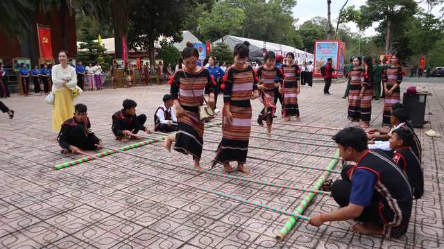 Ấm &aacute;p xu&acirc;n bi&ecirc;n giới Đồng Nai - Ảnh 2.