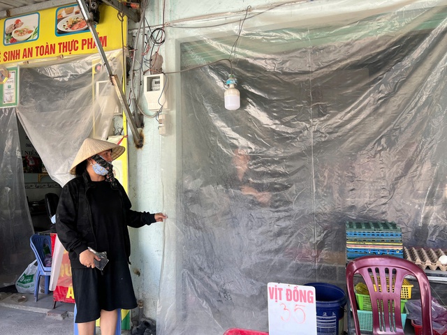 Thi c&ocirc;ng đường L&ograve; Lu g&acirc;y bụi m&ugrave;, người d&acirc;n &ldquo;ăn cơm c&ugrave;ng bụi&rdquo; suốt nhiều th&aacute;ng - Ảnh 1.