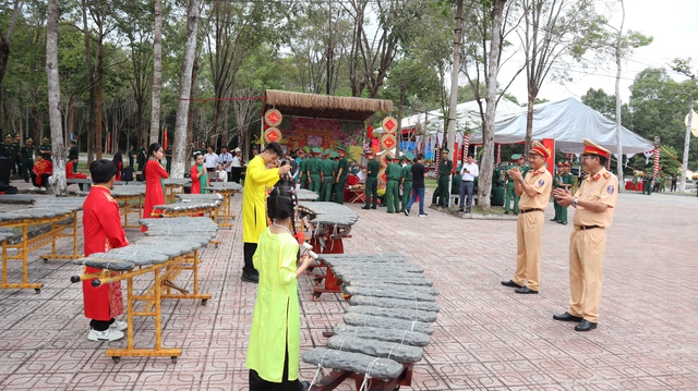 Ấm &aacute;p xu&acirc;n bi&ecirc;n giới Đồng Nai - Ảnh 8.