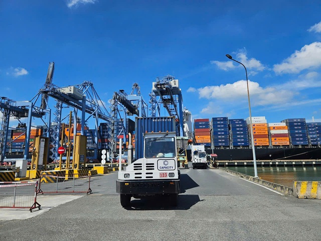 Hỏa tốc th&aacute;o gỡ &ugrave;n tắc h&agrave;ng nhập khẩu ở cảng- Ảnh 4.