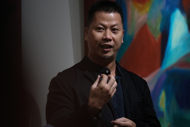 'Bảy t&aacute;m năm': Độc đ&aacute;o với tranh 'tự tan r&atilde;' của nghệ sĩ B&ugrave;i Ch&aacute;t- Ảnh 4.