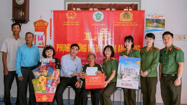 Gần 21.000 phần qu&agrave; tết được C&ocirc;ng an tỉnh Gia Lai trao cho người ngh&egrave;o- Ảnh 3.