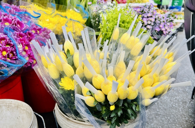 Ảnh '&eacute;p hoa tết' nở đ&uacute;ng ng&agrave;y ngập tr&agrave;n mạng x&atilde; hội: Thật sự &eacute;p được kh&ocirc;ng? - Ảnh 2.