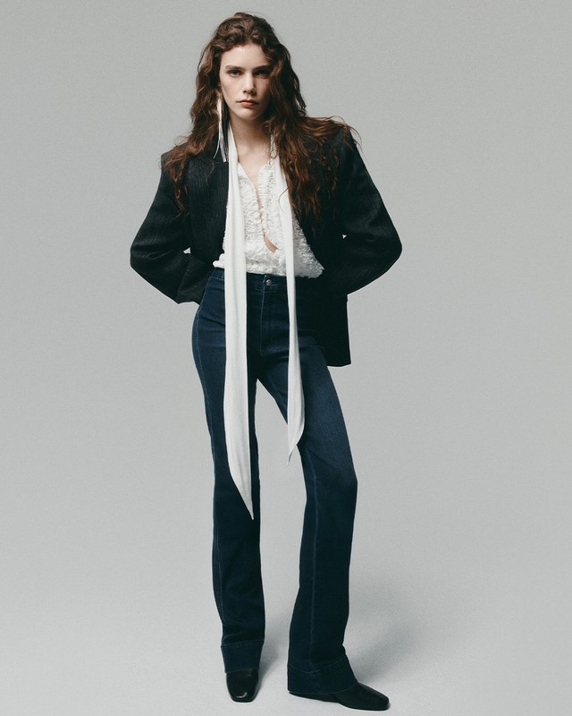 Ngày nào cũng đẹp khi diện quần jeans, sơ mi và blazer- Ảnh 4.