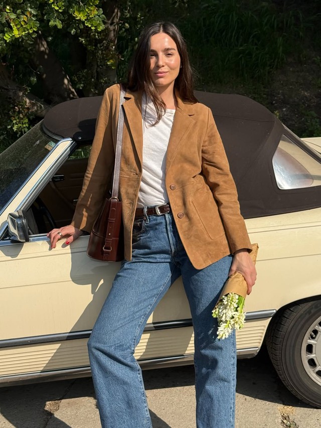 Ngày nào cũng đẹp khi diện quần jeans, sơ mi và blazer- Ảnh 1.