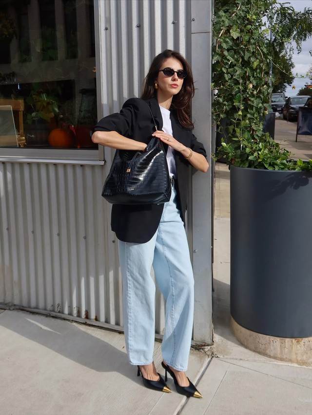 Ngày nào cũng đẹp khi diện quần jeans, sơ mi và blazer- Ảnh 2.