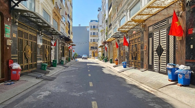 Bất b&igrave;nh với việc bị '&eacute;p' đ&oacute;ng tiền r&aacute;c th&aacute;ng 13 - Ảnh 1.