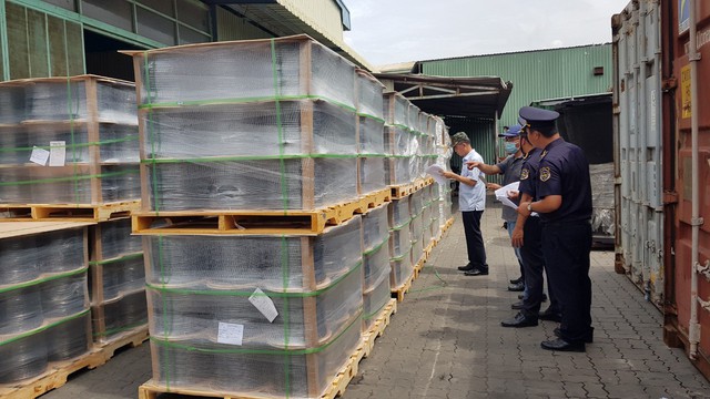 Bao b&igrave;, xoong nồi... đựng thực phẩm nhập khẩu c&oacute; kiểm tra an to&agrave;n thực phẩm kh&ocirc;ng? - Ảnh 1.