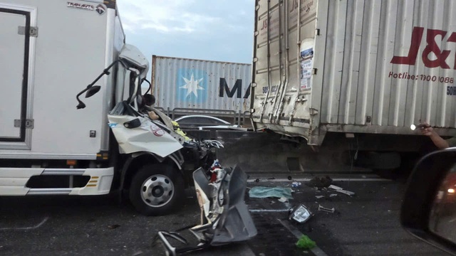 Tai nạn li&ecirc;n ho&agrave;n cao tốc TP.HCM - Long Th&agrave;nh - Dầu Gi&acirc;y, 1 người tử vong - Ảnh 1.