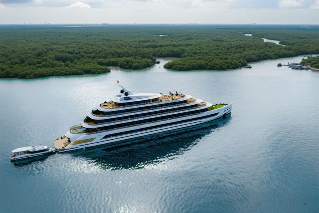 TP.HCM đ&oacute;n du thuyền si&ecirc;u sang tr&ecirc;n s&ocirc;ng S&agrave;i G&ograve;n- Ảnh 1.