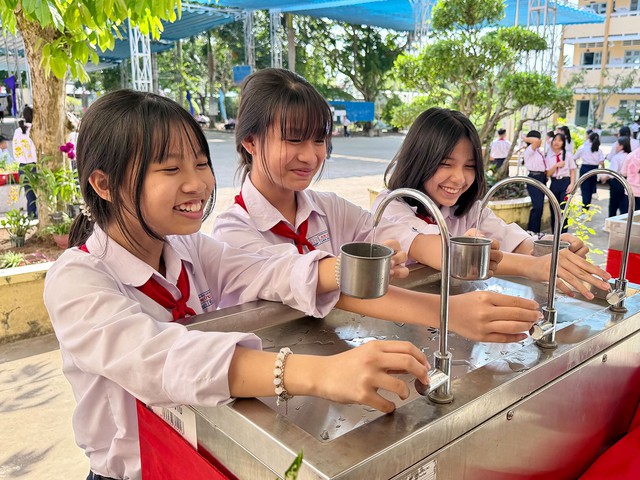 Dai-ichi Life Việt Nam v&agrave; h&agrave;nh tr&igrave;nh mang nước uống sạch đến học đường - Ảnh 2.