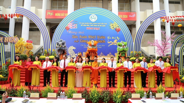 Đ&ocirc;ng nghẹt người đến xem hội xu&acirc;n kiểu &lsquo;miệt vườn&rsquo; tại Cần Thơ - Ảnh 1.