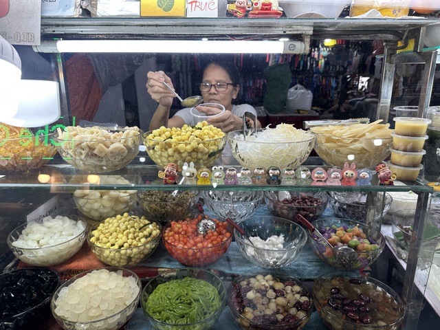 Gi&aacute; sạp chợ Phạm Văn Hai giảm 12 lần, thời ho&agrave;ng kim chỉ c&ograve;n l&agrave; k&iacute; ức - Ảnh 4.