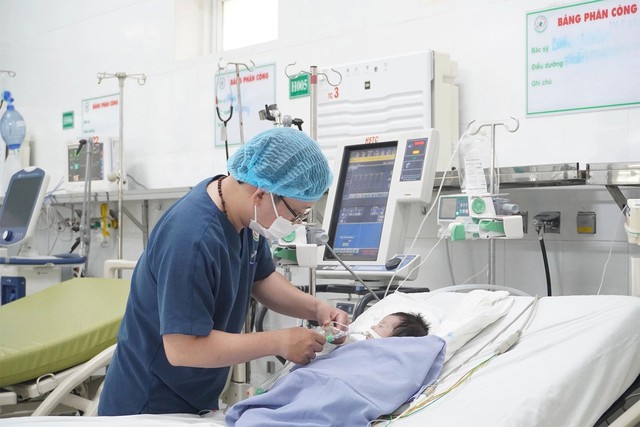 Ti&ecirc;m ph&ograve;ng RSV sớm, ch&igrave;a kh&oacute;a gi&uacute;p giảm g&aacute;nh nặng bệnh tật cho trẻ dưới 1 tuổi  - Ảnh 1.