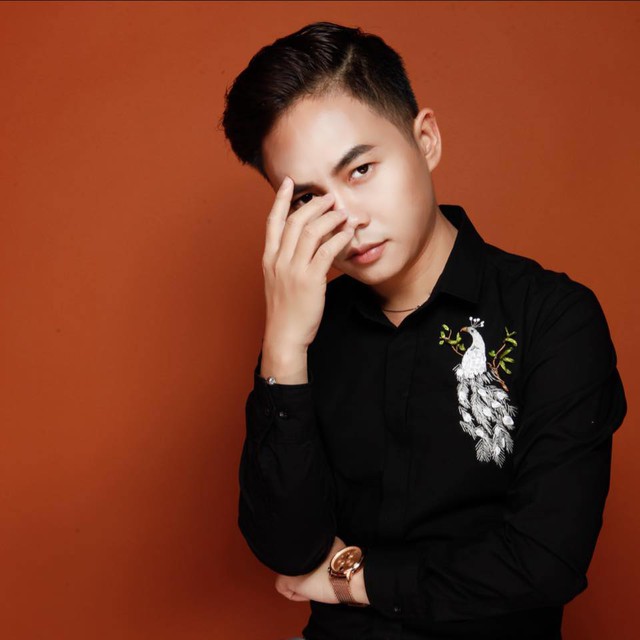 'Thầy gi&aacute;o hot boy' Nguyễn Ho&agrave;ng Khắc Hiếu 'ở ẩn' 6 năm bất ngờ quay trở lại - Ảnh 1.