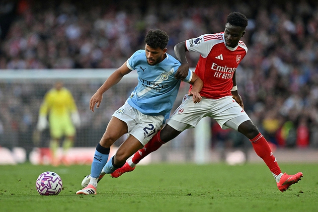 Cuộc đua quyết liệt giữa Arsenal v&agrave; Man.City- Ảnh 1.