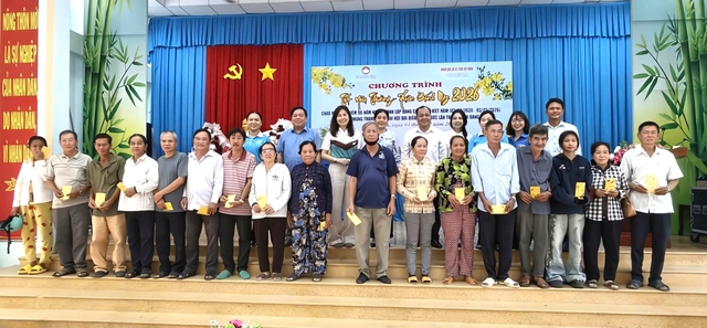 Doanh nghiệp, nh&agrave; hảo t&acirc;m chung tay chăm lo tết cho người ngh&egrave;o ở Đồng Th&aacute;p - Ảnh 1.