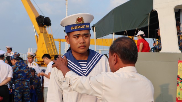 Mang xu&acirc;n đến c&aacute;c DK1: Hậu phương của l&iacute;nh nh&agrave; gi&agrave;n- Ảnh 1.