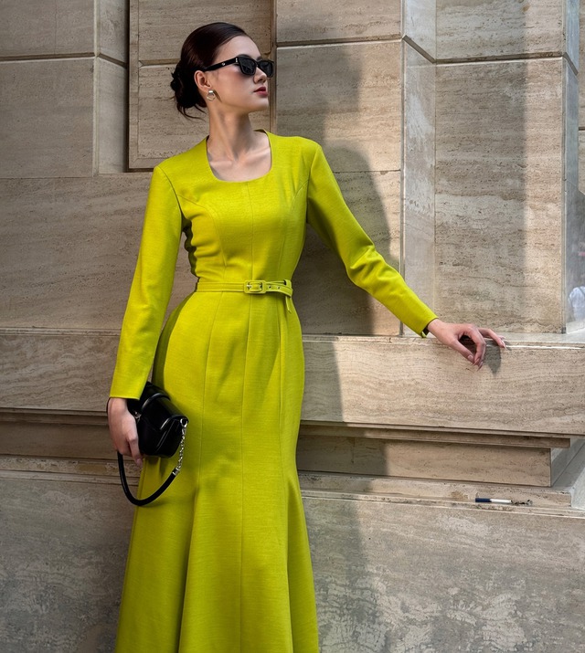 Kiểu trang phục 'dễ mặc' nhất 2026 tôn dáng cho người nhỏ nhắn lẫn đầy đặn - Ảnh 6.