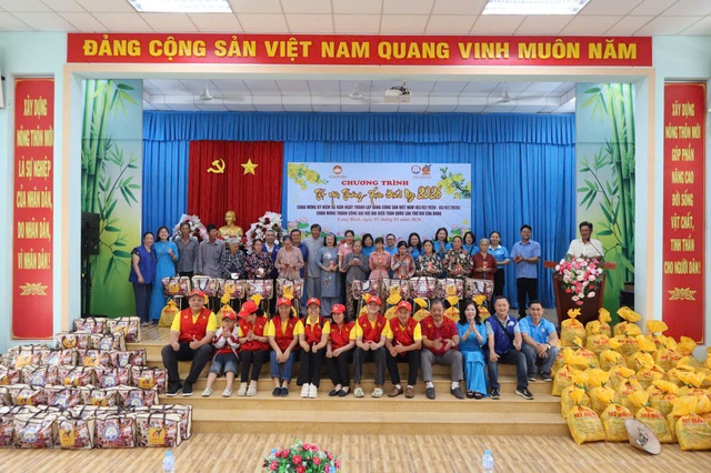 Doanh nghiệp, nh&agrave; hảo t&acirc;m chung tay chăm lo tết cho người ngh&egrave;o ở Đồng Th&aacute;p - Ảnh 2.