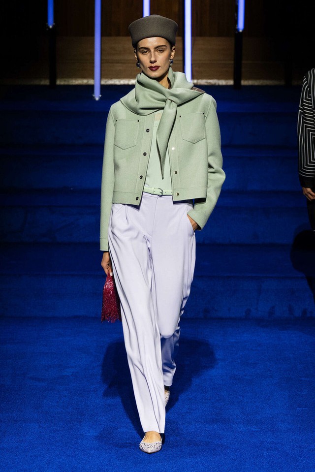 Kiểu trang phục 'dễ mặc' nhất 2026 tôn dáng cho người nhỏ nhắn lẫn đầy đặn - Ảnh 1.