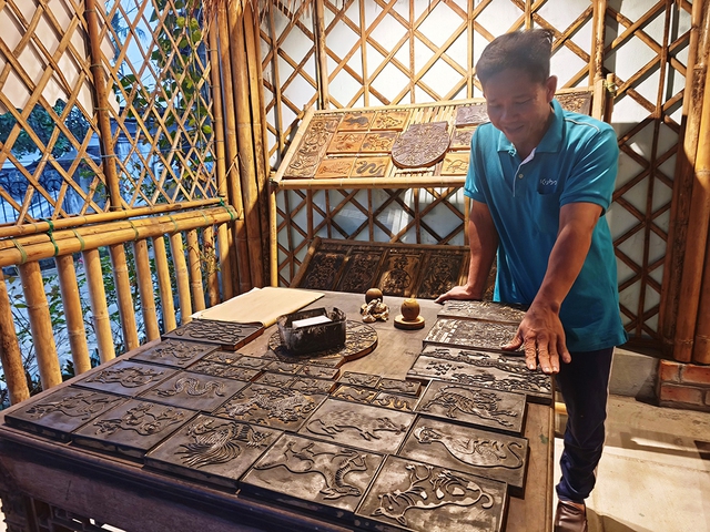 Nghề xưa cố đ&ocirc; c&ograve;n một ch&uacute;t n&agrave;y: Tuyệt kỹ khắc mộc bản tranh l&agrave;ng S&igrave;nh - Ảnh 3.