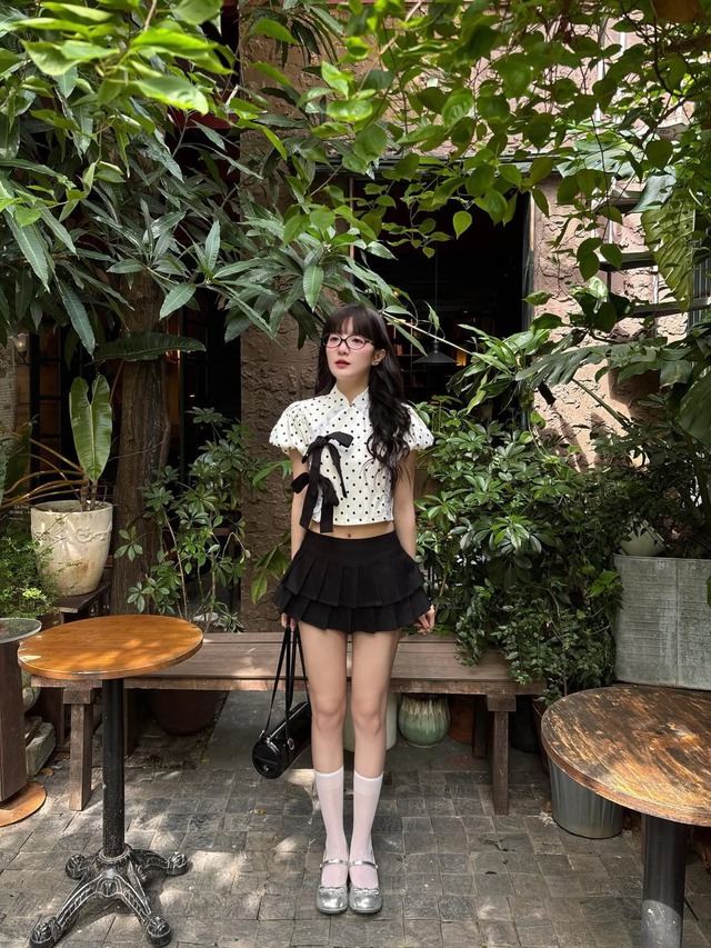 Không sợ lỗi mốt với họa tiết chấm bi nhỏ - Ảnh 1.