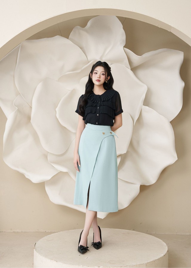 Vẻ đẹp thanh thoát bởi chân váy vạt lệch - Ảnh 1.