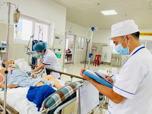 Về nh&agrave; cho kịp tết: Ca trực đ&ecirc;m 30 - Ảnh 1.