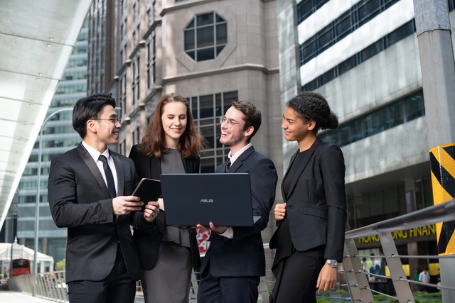 Từ chuy&ecirc;n vi&ecirc;n đến quản l&yacute; - Đ&ograve;n bẩy sự nghiệp từ tấm bằng sau đại học- Ảnh 1.