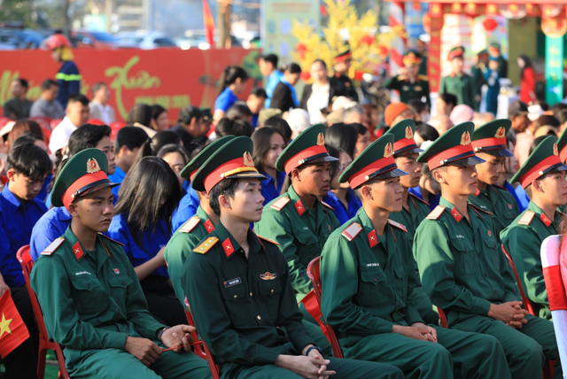 Xu&acirc;n chiến sĩ 2026 thắp lửa đo&agrave;n kết qu&acirc;n d&acirc;n tại L&acirc;m Đồng - Ảnh 4.