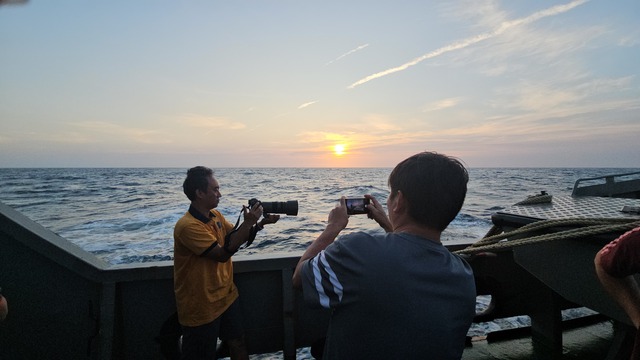 M&ecirc; mẩn đ&oacute;n b&igrave;nh minh v&agrave; ho&agrave;ng h&ocirc;n gần nh&agrave; gi&agrave;n DK1- Ảnh 11.