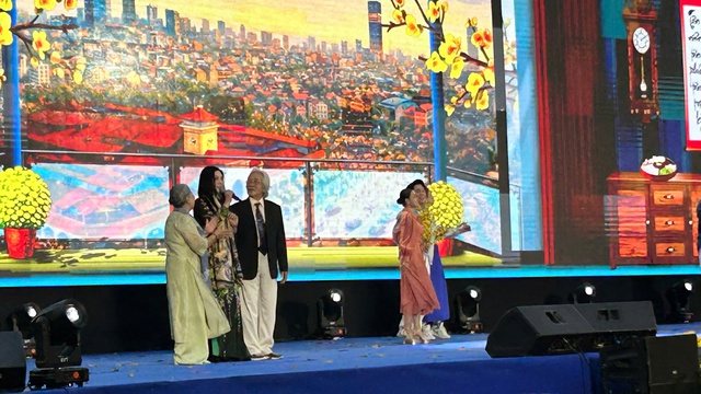 V&otilde; Hạ Tr&acirc;m, Hiền Thục biểu diễn chương tr&igrave;nh họp mặt kiều b&agrave;o mừng Xu&acirc;n B&iacute;nh Ngọ- Ảnh 4.