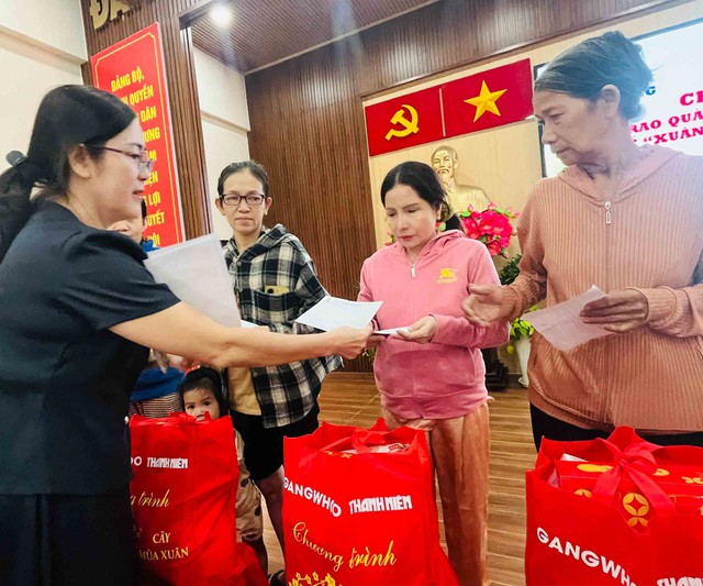 C&acirc;y m&ugrave;a xu&acirc;n 2026: Tiếp tục trao 300 phần qu&agrave; tết cho người d&acirc;n - Ảnh 5.