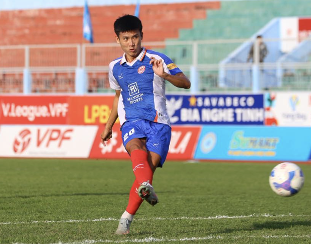 CLB TP.HCM thắng thuyết phục Kh&aacute;nh H&ograve;a, tốp đầu giải hạng nhất c&oacute; biến động- Ảnh 1.