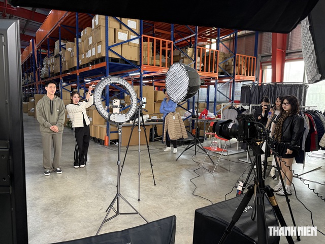 Người Việt 'nghiện' xem livestream h&agrave;ng đầu ch&acirc;u &Aacute; - Ảnh 1.